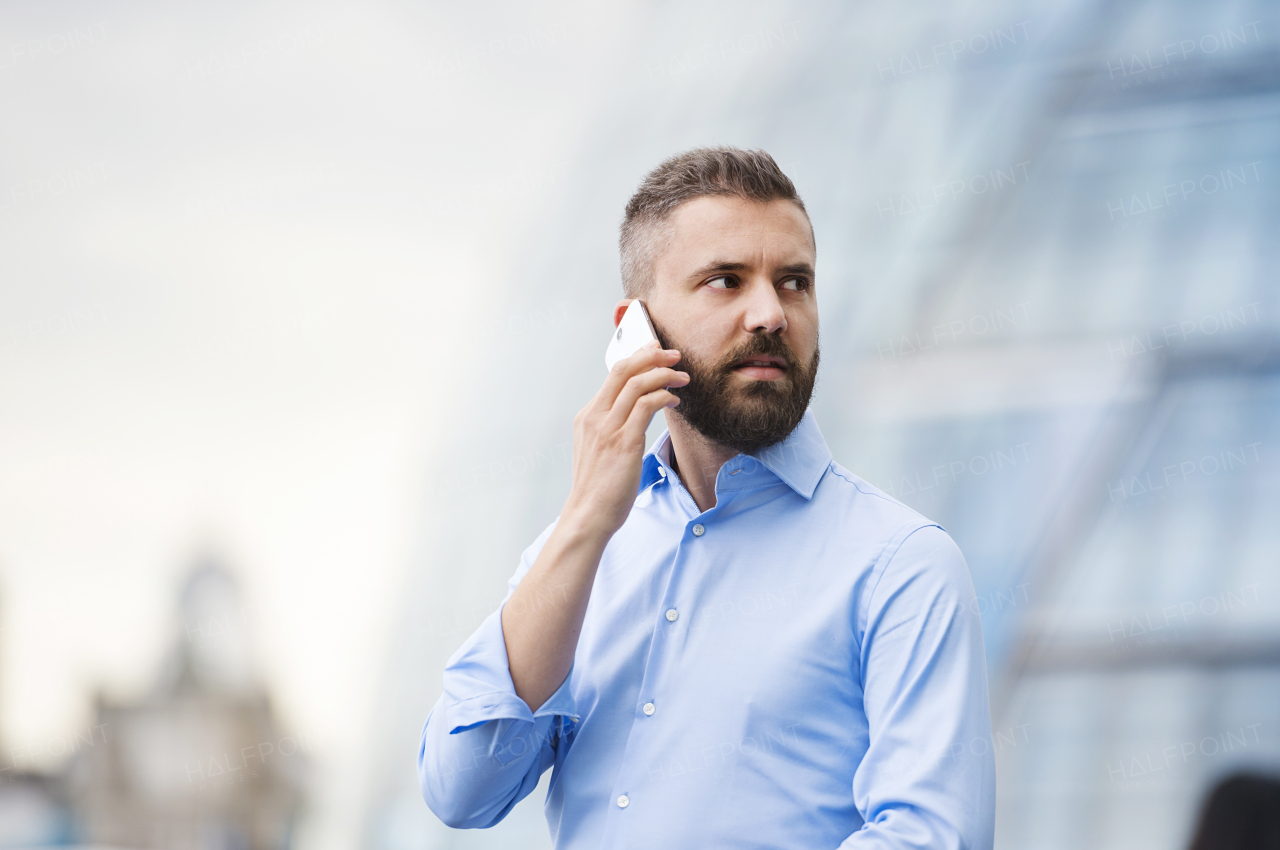 Handsome young man with smartphone in the streets of London